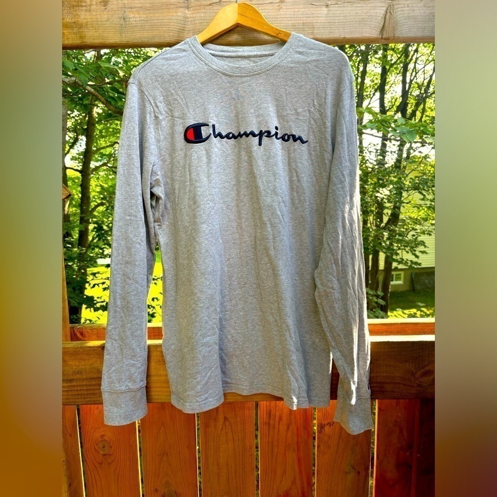 Champion Men’s Long Sleeves Shirt Medium